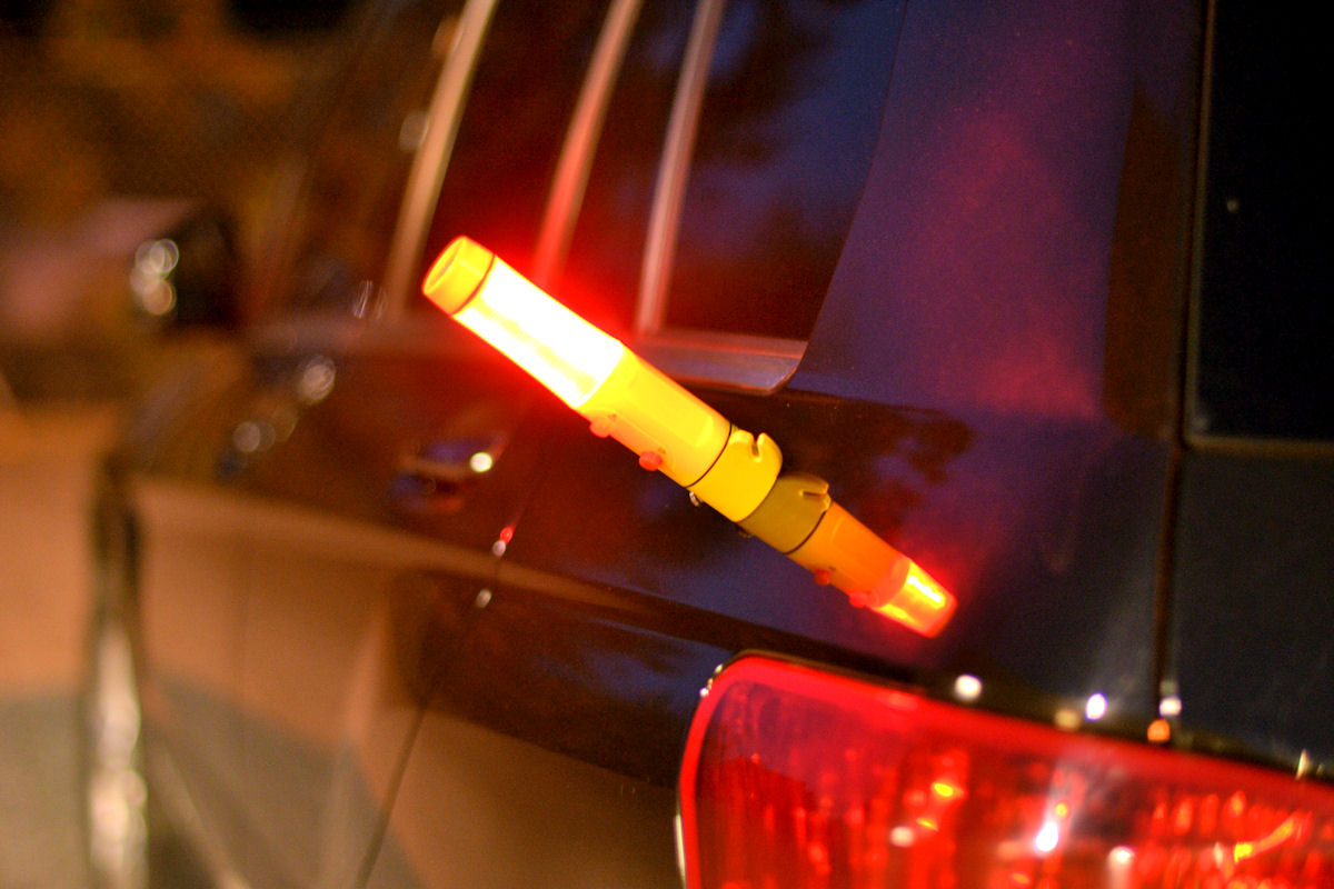 Notlampe LED Warnleuchte Notfall Hammer Taschenlampe KFZ Sicherheit Auto  Unfall